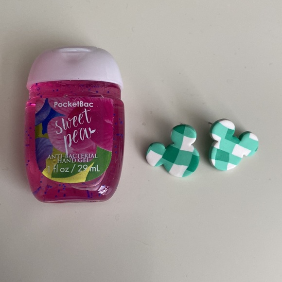 Mickey clay stud earrings - Picture 3 of 3